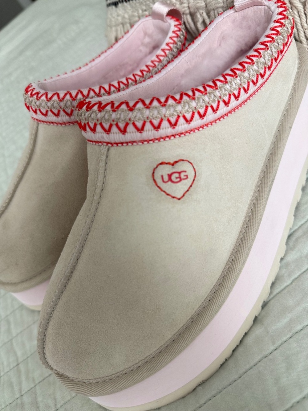 🎀 New UGG Tazz Love '26 Platform Slippers Sea Salt Rosetta Women's Size 7 🎀